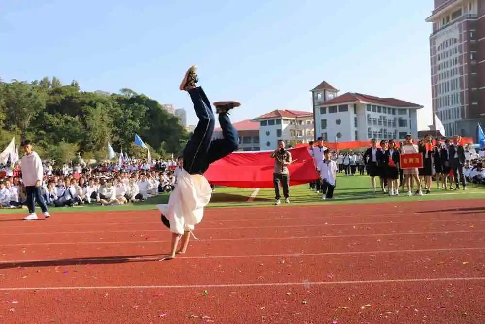 高中学校运动会致辞_高中学校运动会开幕词_高中运动会校长开幕词